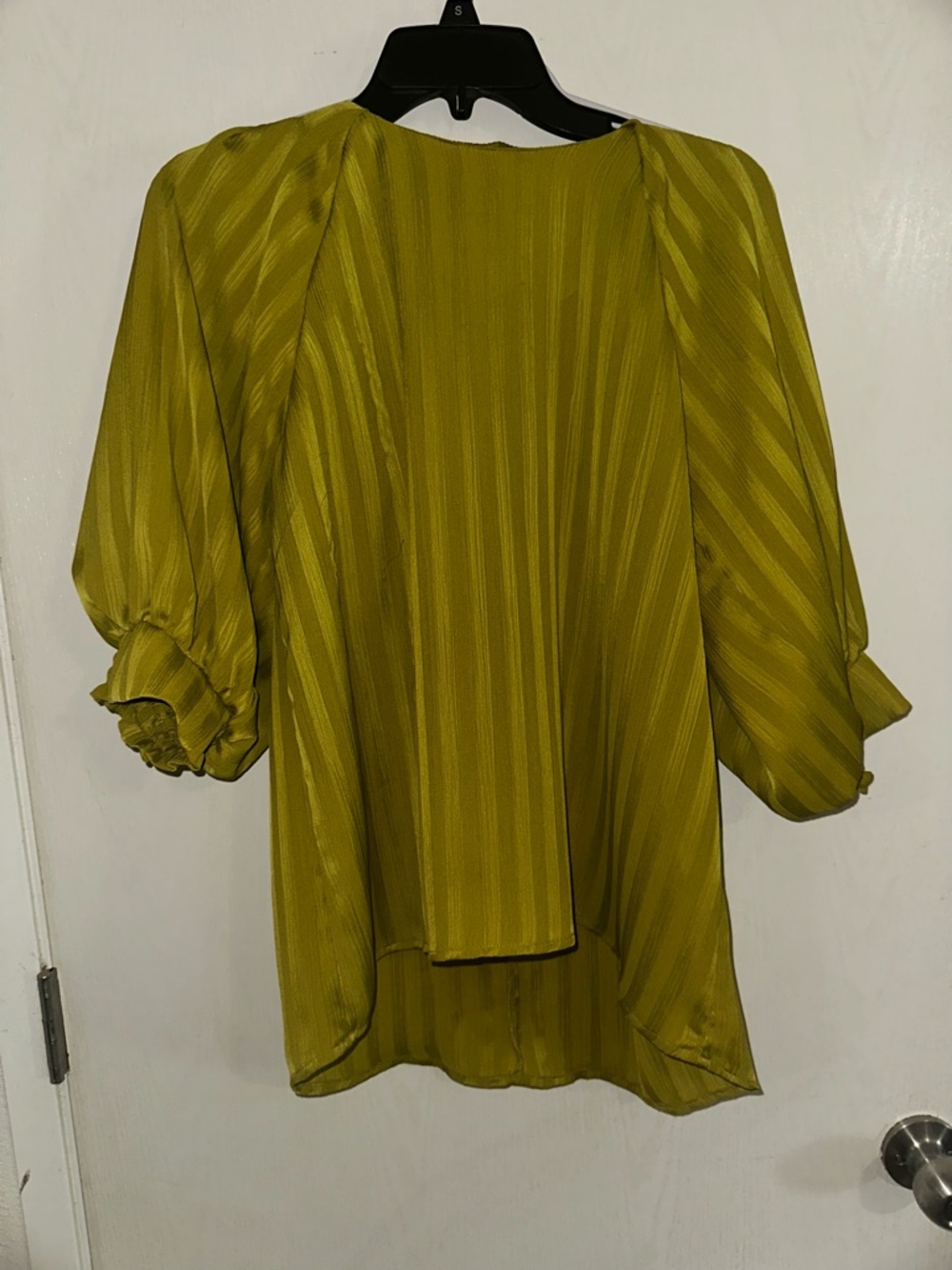 Chartreuse entro blouse
